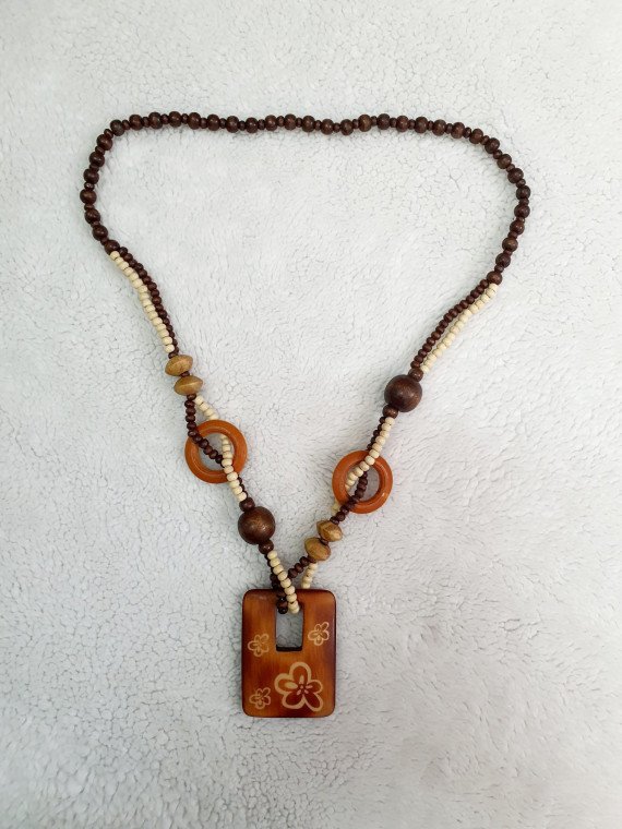 Collar Madera 1