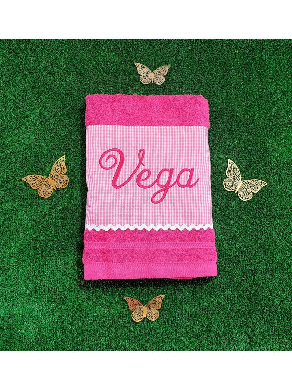 Toalla fucsia vichy rosa bebé nombre en fucsia