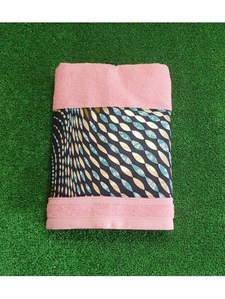 Toalla rosa bebe con tela africana 5